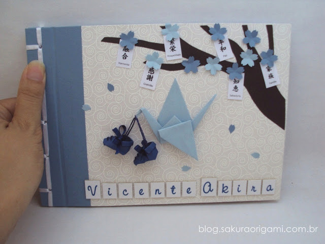 álbum de fotos do bebê - tsuru e  sapatinhos - sakura origami atelie