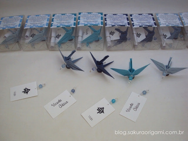 lembrancinhas de nascimento com tsuru ímã de tsuru com plaquinha - sakura origami atelie