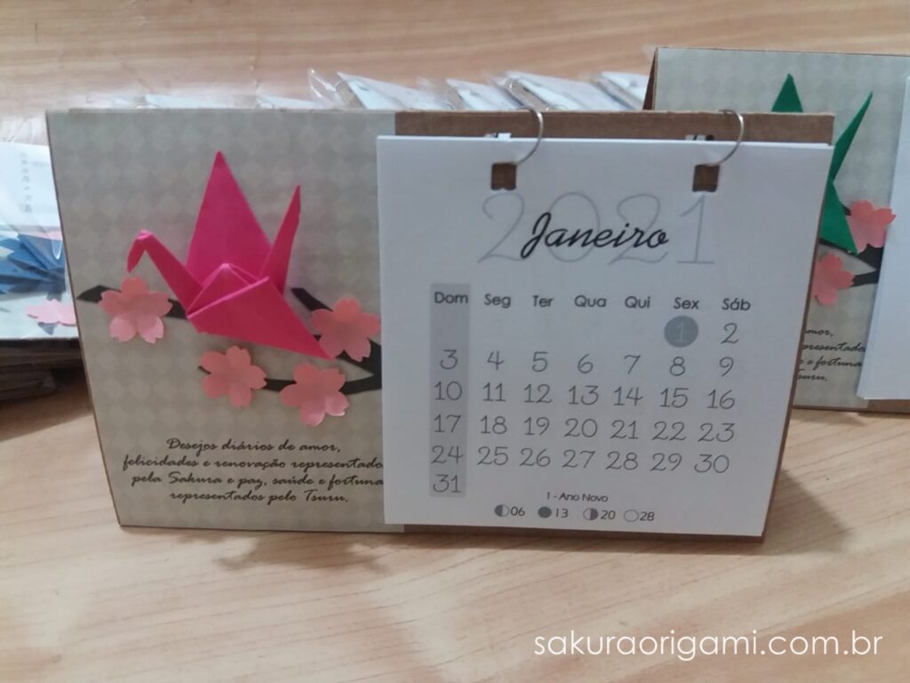 Calendário de mesa 2021 * tsuru e galho de sakura - sakura origami atelie 