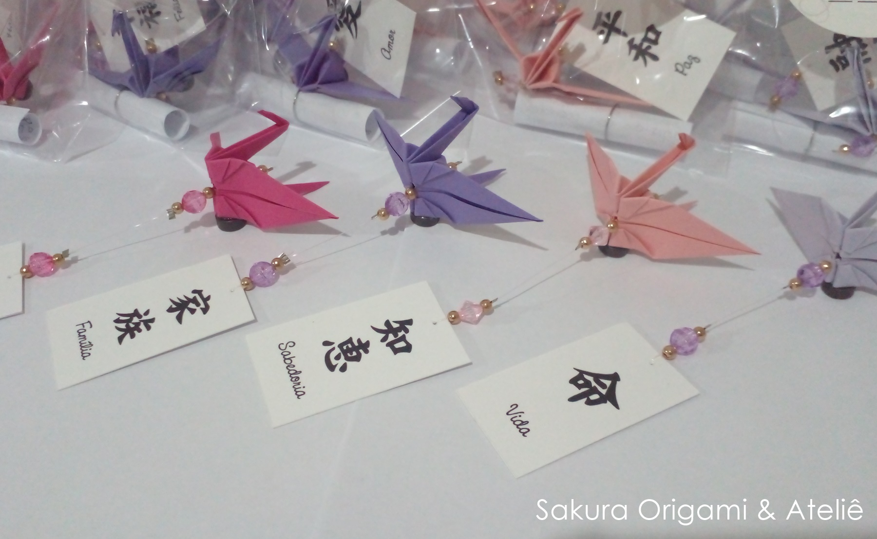 Lembrancinhas de Nascimento da Melissa - ímã de tsuru de origami - sakura origami ateliê