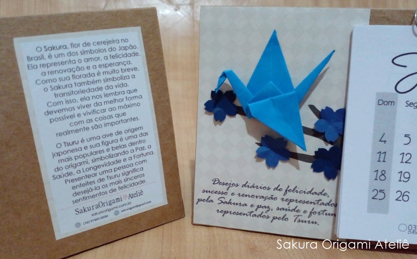 Calendário de Mesa 2026 - tsuru e galho de sakura - Sakura Origami Ateliê