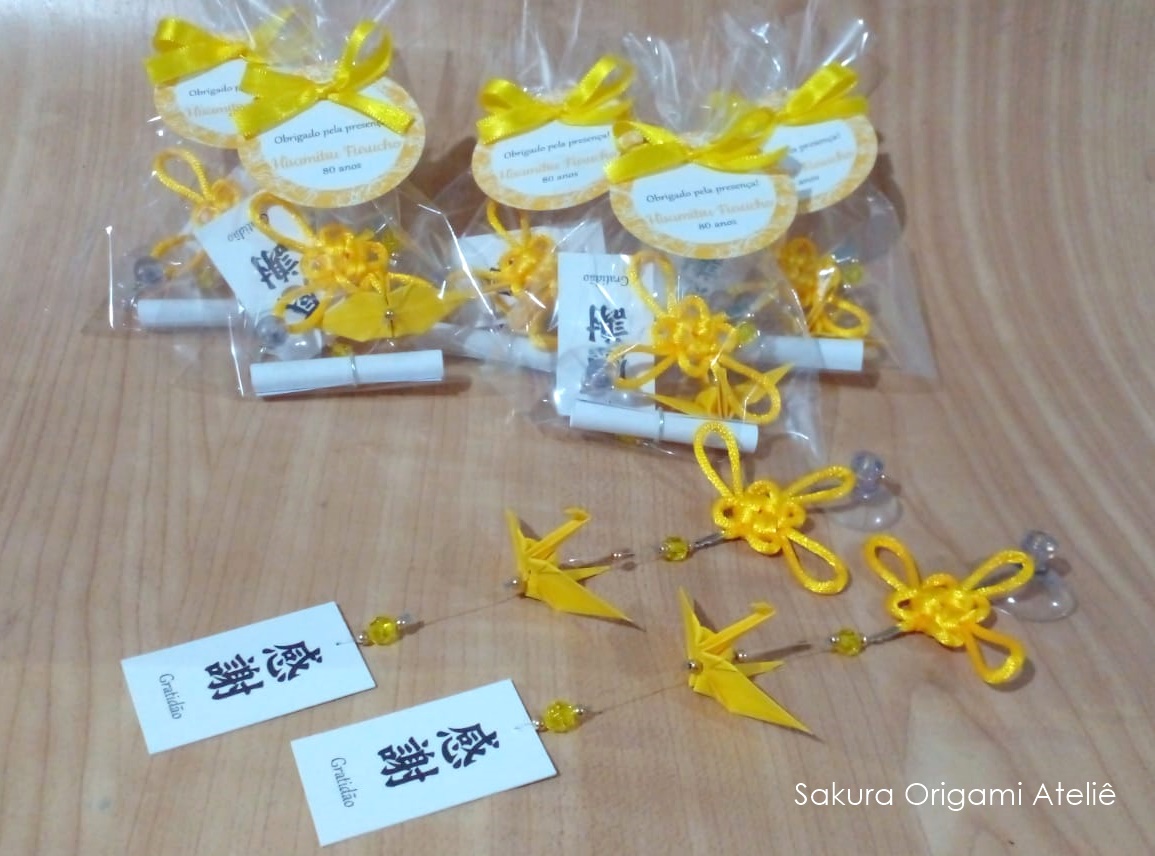 Lembrancinha de Aniversário 80 anos - lembrancinha oriental japonesa - tsuru e nó chinês - Sakura Origami Ateliê